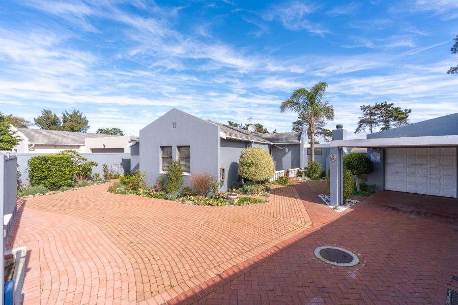4 Bedroom Property for Sale in Edgemead Western Cape